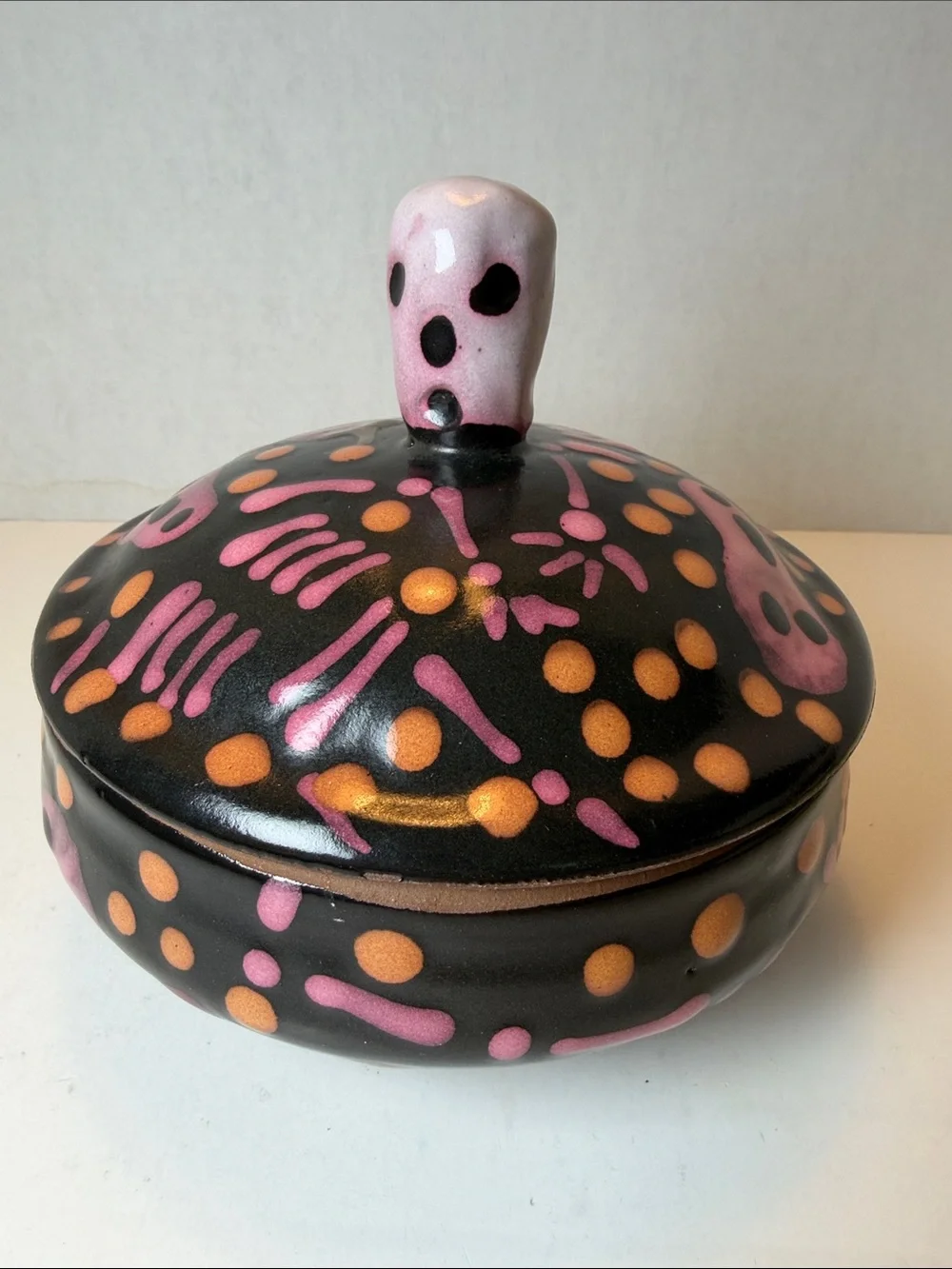 Stephen Kilborn Studio Pottery Day of the Dead Covered Dish Skull Chili EUC